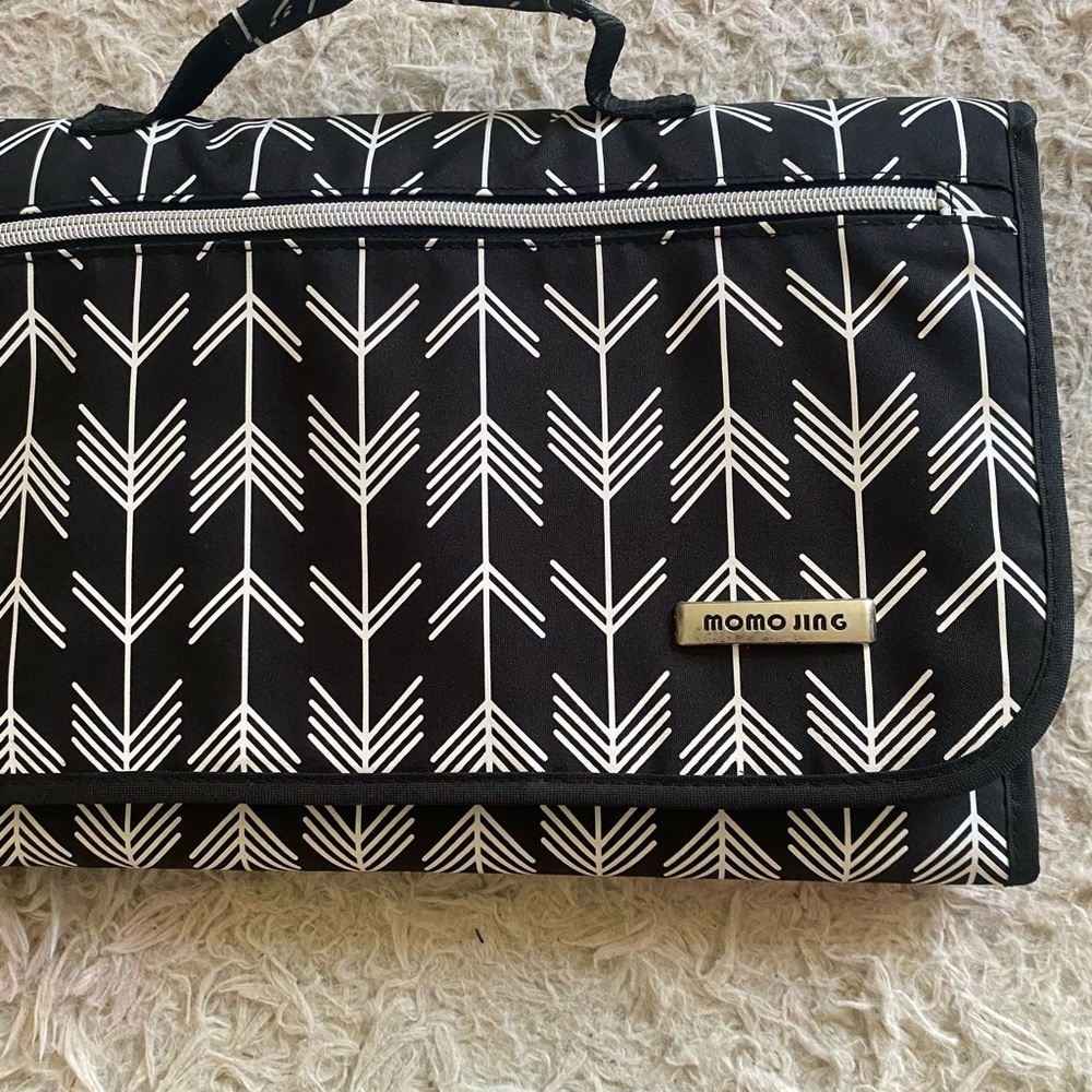 Portable changing pad - Picture 6 of 6